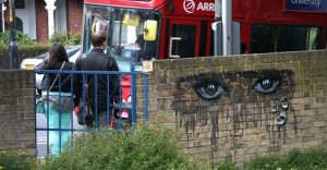 em-preparacao-para-o-festival-de-arte-urbana-no-sul-de-londres-artistas-cobriram-com-sua-arte-varias-casas-paredes-muros-e-cercas-da-regiao-1372418194147_956x500